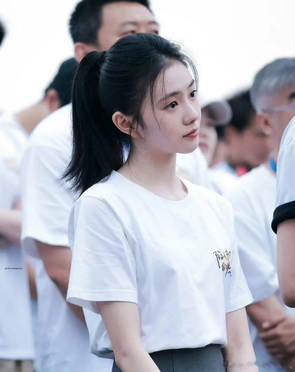 什么氧气系啊，之前的事没人听说啊，看着都假惺惺，咱也不知道咋就有那么多人被她唬住