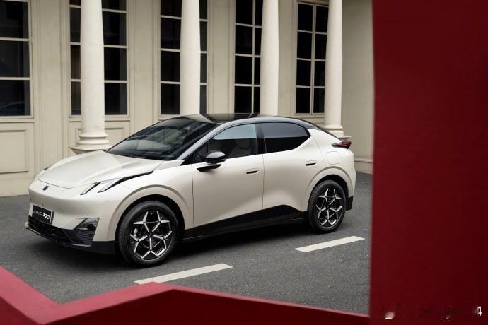 当你用上智能辅助驾驶后汽场全开 雨夜高速上第一次鼓起勇气交给它，挡风玻璃上雨刮器