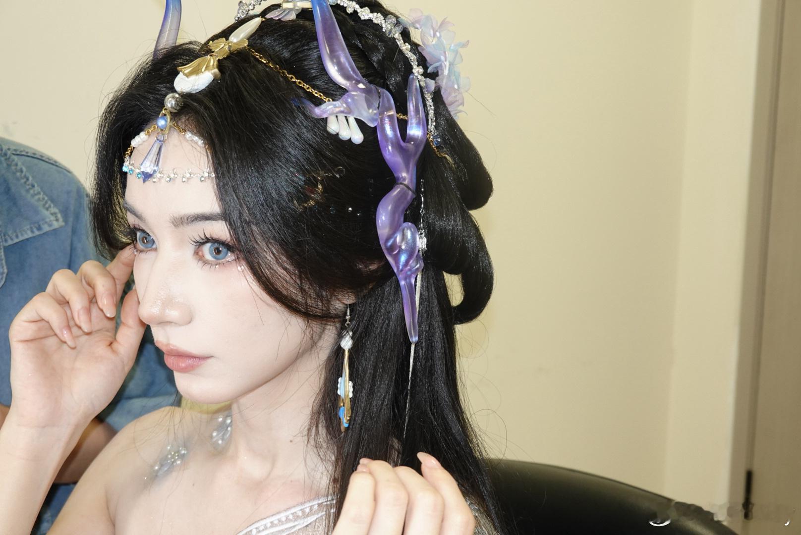 这居然是代斯 代斯这组蓬莱伞娘造型直接美到失语！！！紫纱翩跹如云，伞剑轻执似梦，