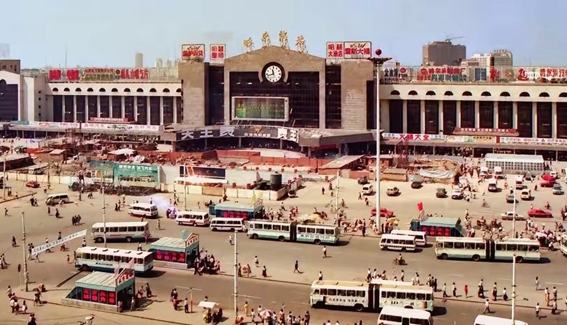 我是92年才在哈尔滨找到副指导员的，战友告诉我嫂子在道里菜市场卖副食，嫂子197