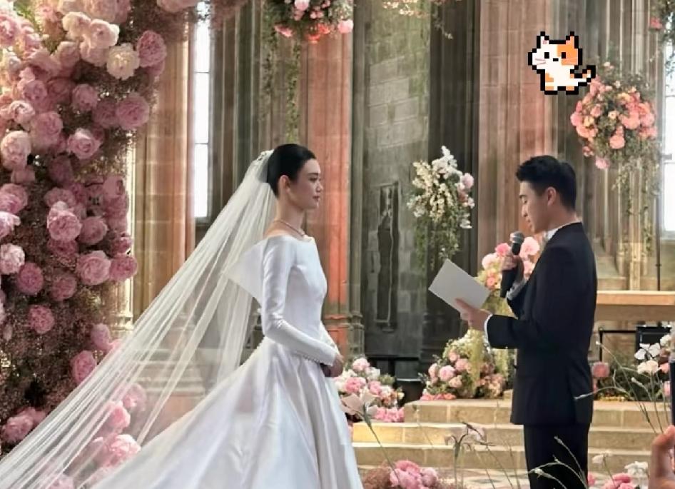 刷到何猷君婚礼誓词的拆解，发现有钱人的誓词都不带提“贫穷”的。人家不说“无论你穷
