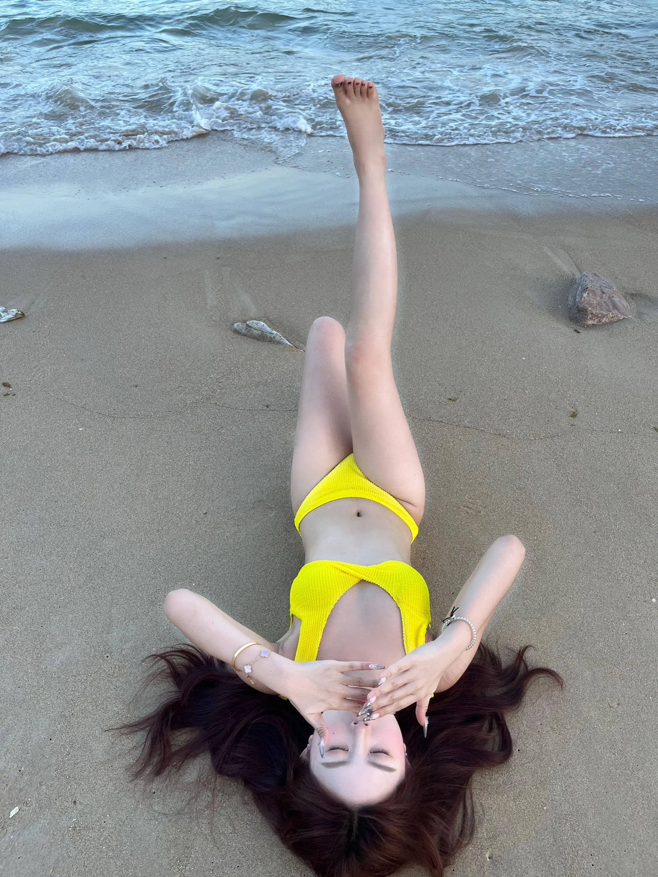 爱一个人是藏不住的 但是爱两个人你需要藏好了