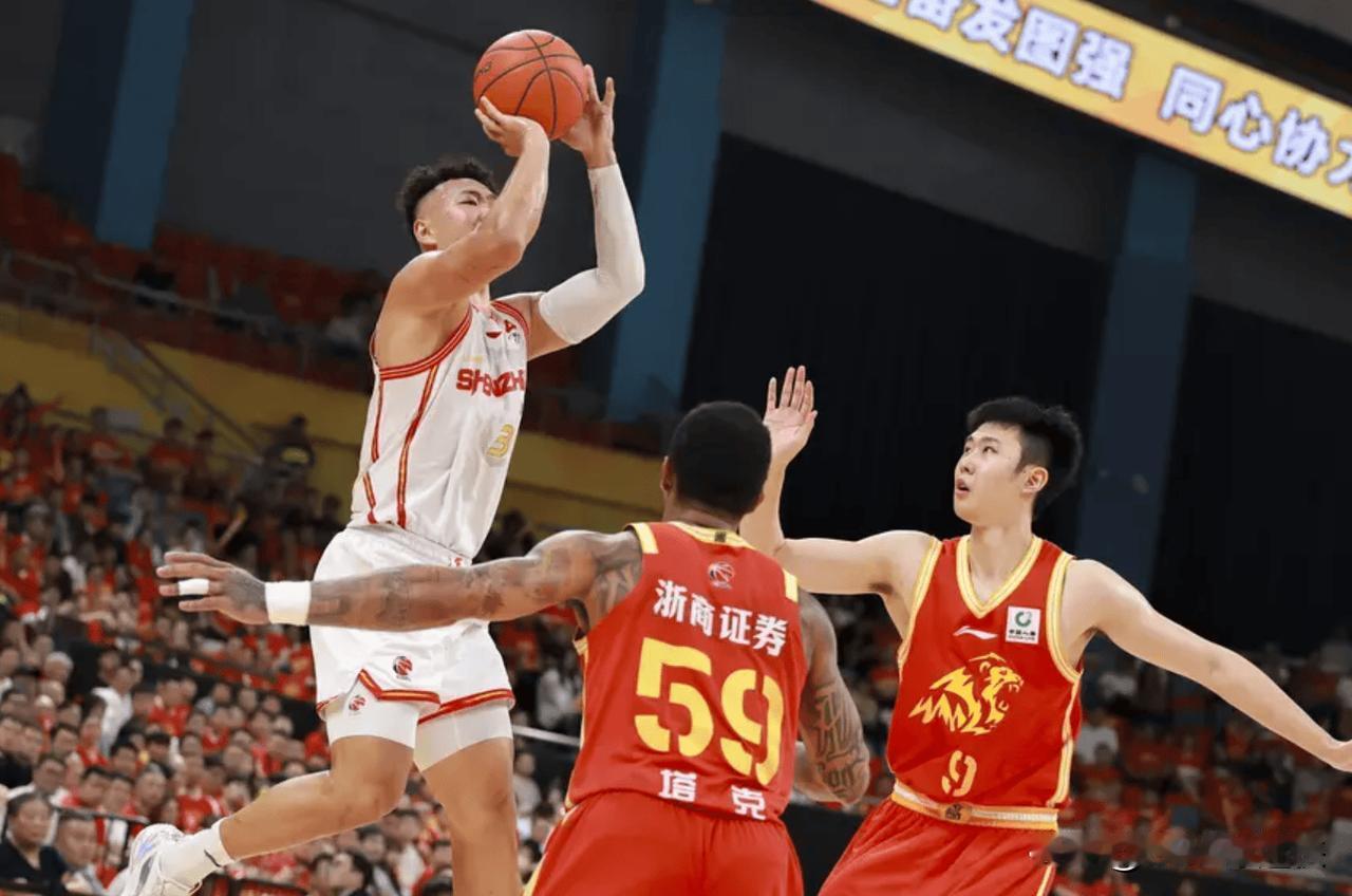 0-2！深圳男篮又站在了七年前那个悬崖边，唯一翻盘过的，就是他们自己

广厦主场