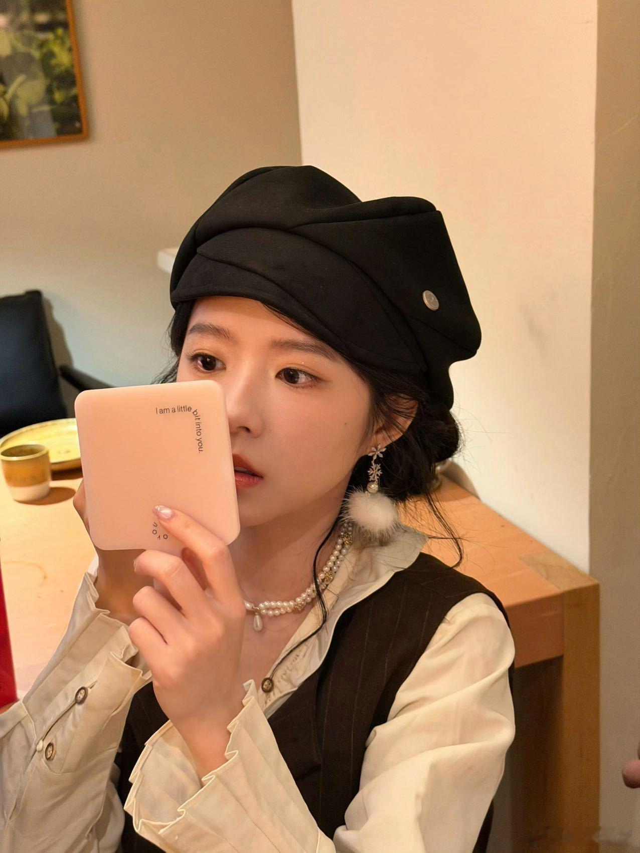 第一次get到了何蓝逗 何蓝逗把郭小雨的萌演到骨子里了！每一个小动作都透着少女感