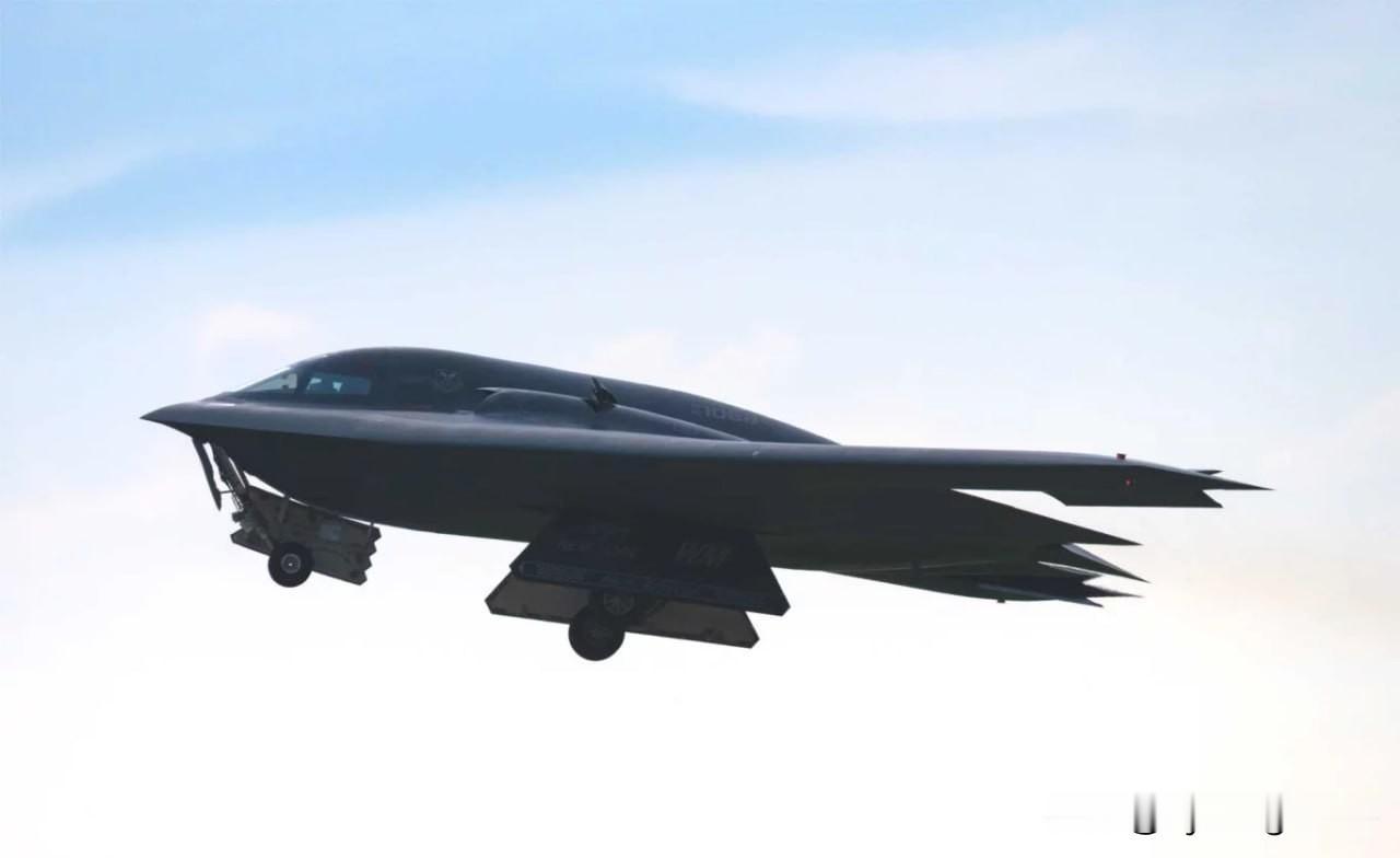 🇺🇸🇮🇷 美国将在对伊朗发动空袭后扩充B-2“幽灵”战略轰炸机机队

1