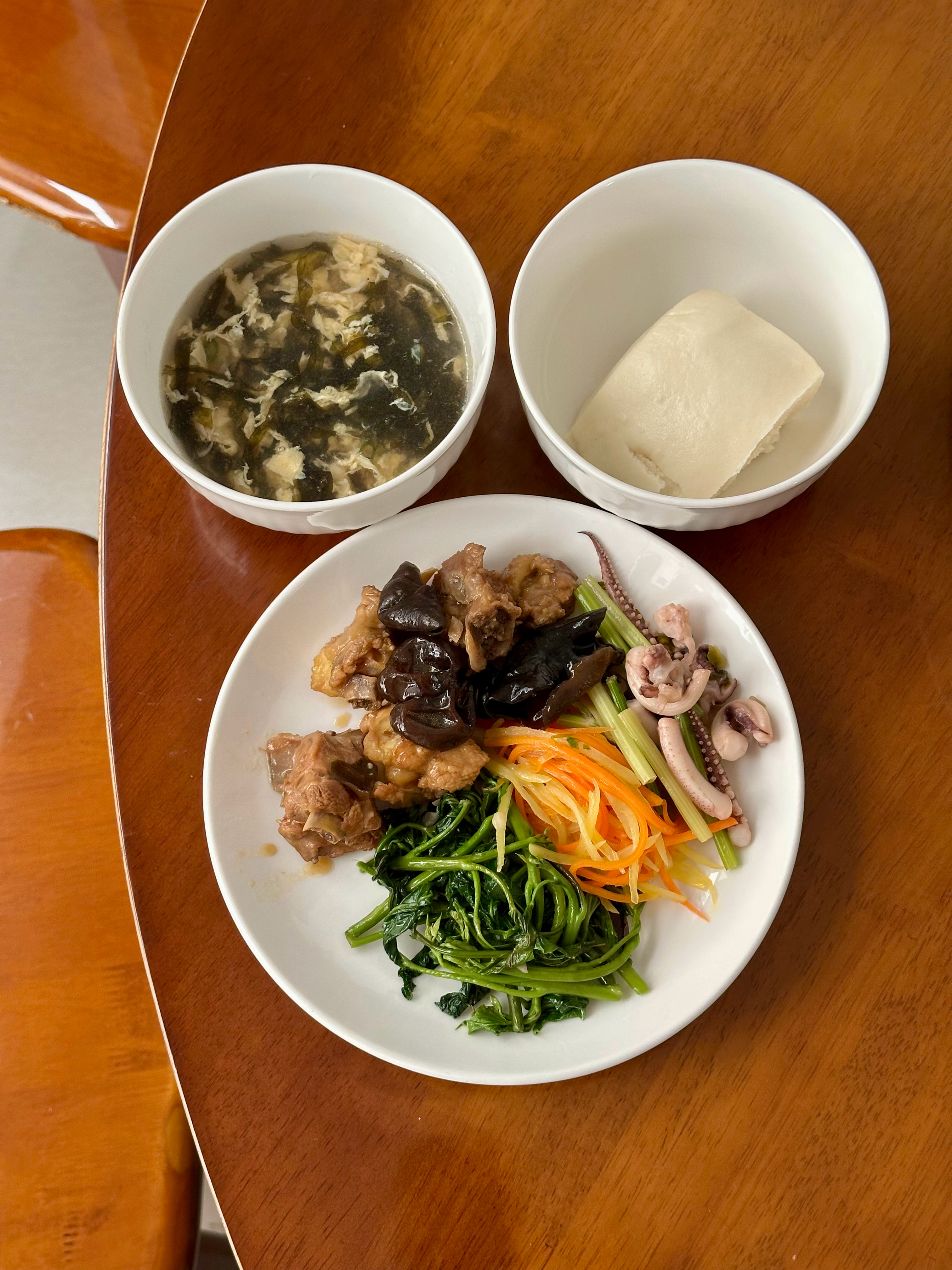 出太阳光线好，拍食物也好看些。 成都