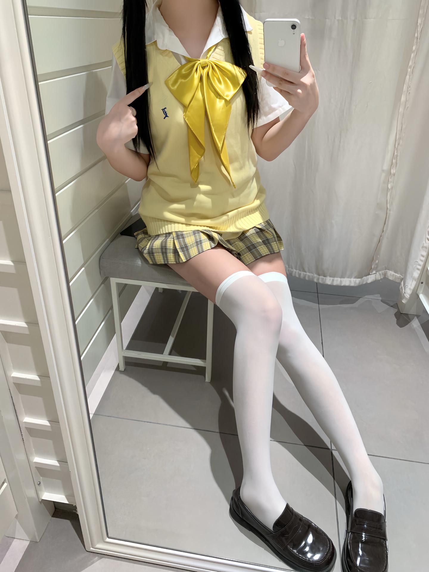 他们好麻烦 但是你说废话我都觉得你好可爱