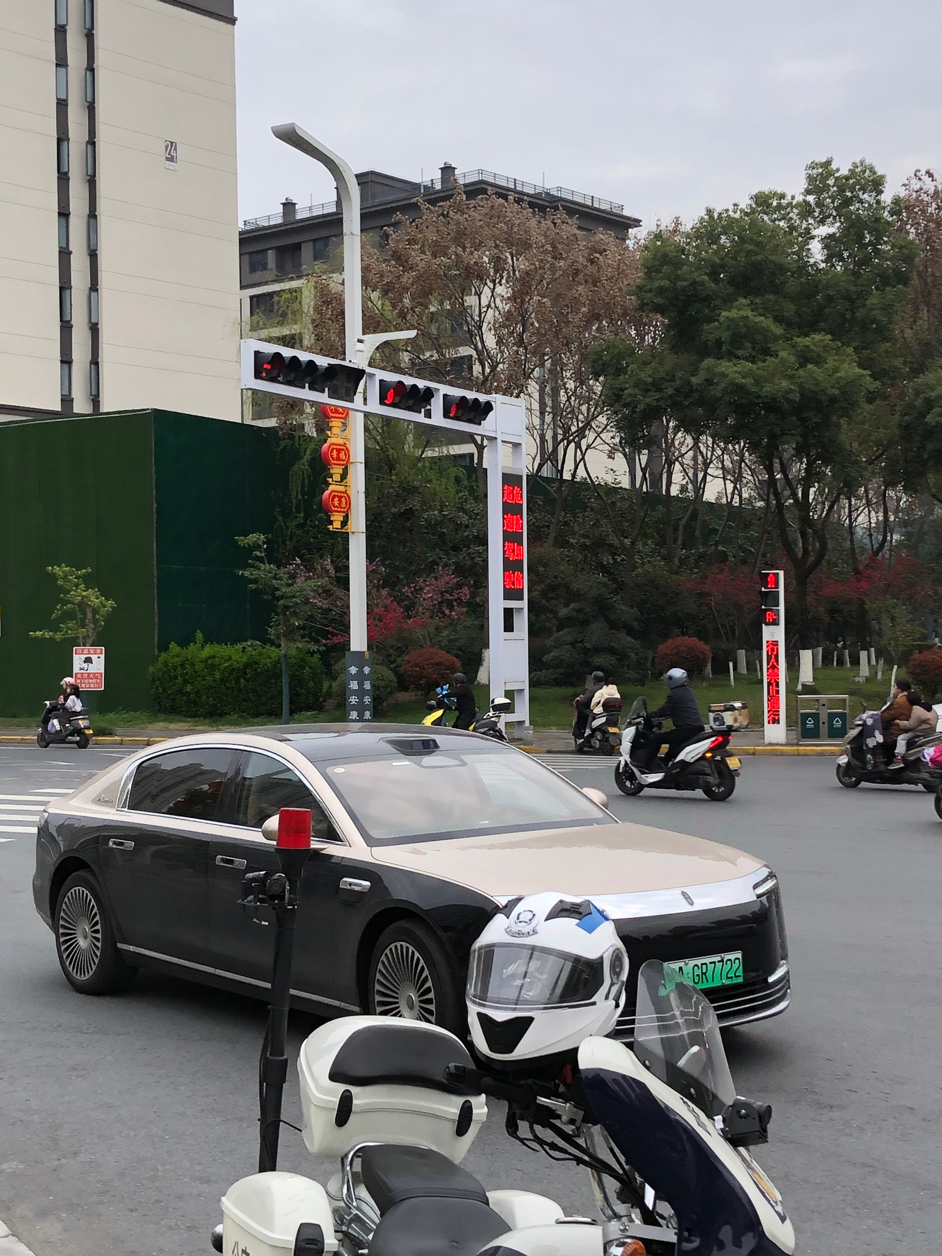 汽车汽车街拍我与汽车的日常尊届s800 尊界S800 安康