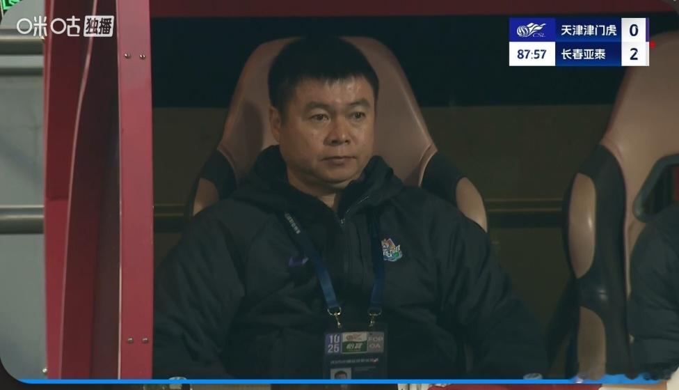 于根伟面无表情。 ​​​