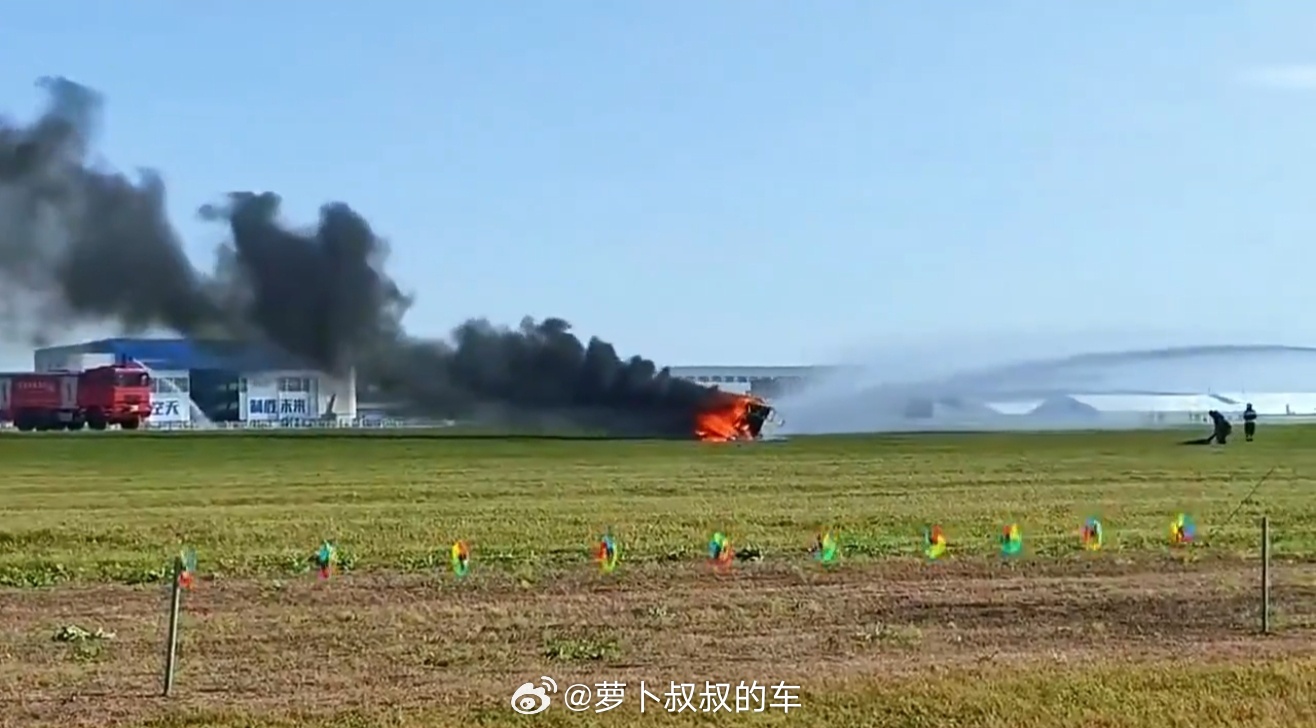在因为产品设计缺陷召回超过4万辆新型汽车之后，小鹏汽车旗下的飞行汽车发生碰撞意外