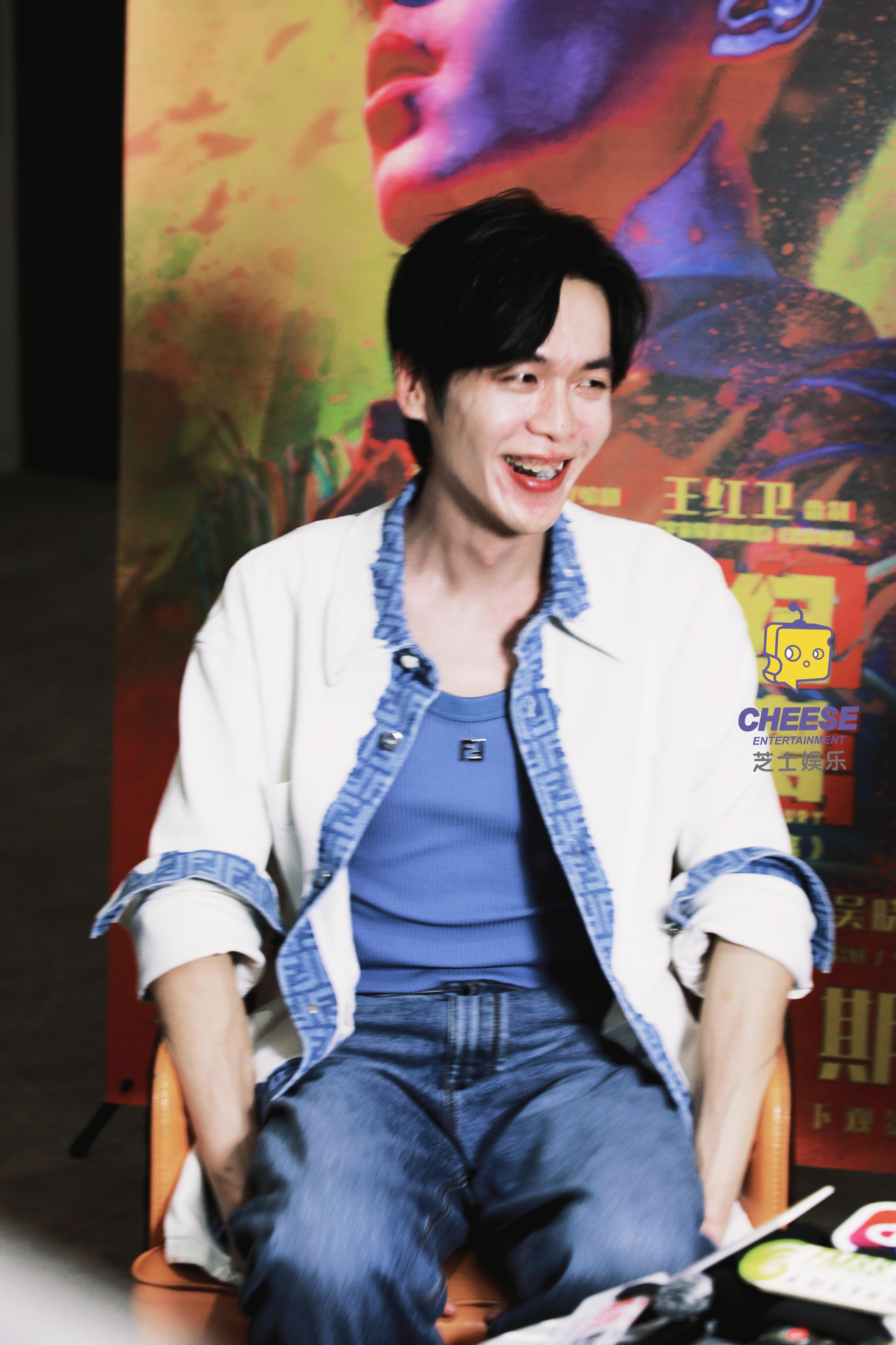 #张若昀解读王炸# 群访稍后就到🈺️先来几张采访间（活跃版）王炸大人#是张若昀