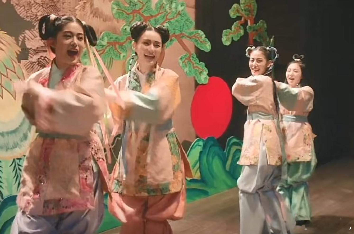 最新韩剧里面的发型妆造，不说还以为是中国的新剧呢 ​​​