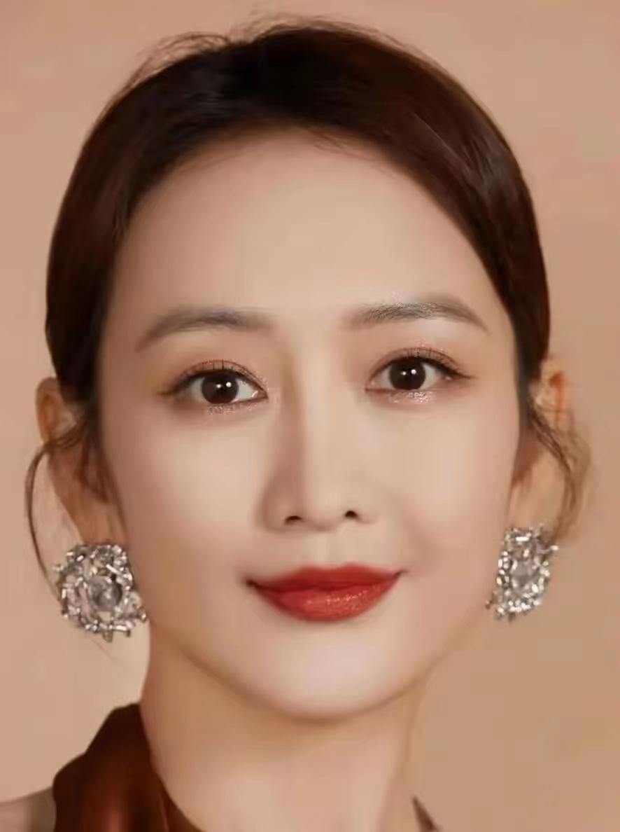 面相是不会骗人的
我给奶奶看了王鸥的照片
她第一句话就说：这女孩一看，就是个拎得