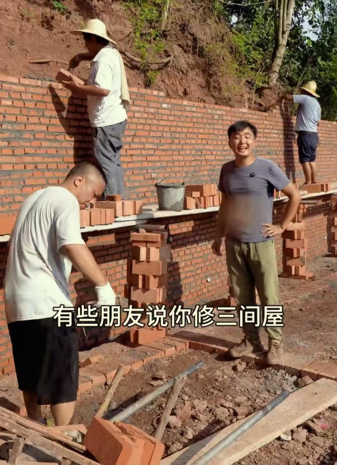 有种预感，徐三娃为岳母建房子这事可能不妥当！
不是因为他为建房忙到脚不沾地，也不