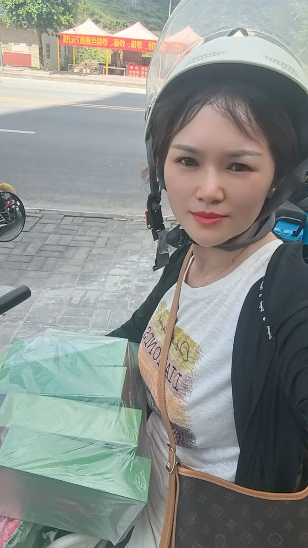 答应带孩子去哈尔滨看望奶奶，一直忙着☕️订单，迟迟没能动身，不少姐妹说...
