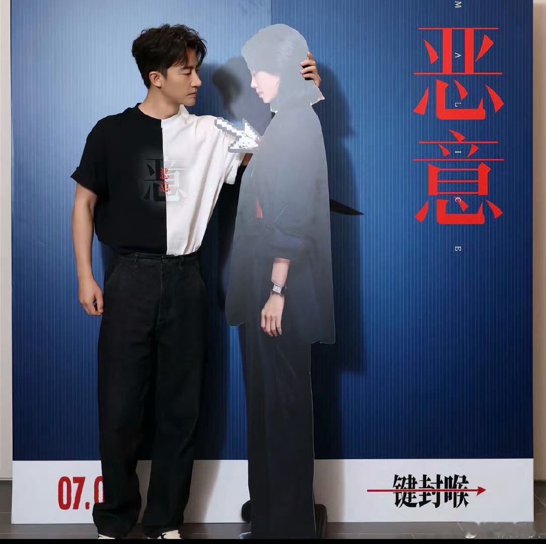 黄轩你还是放不下啊 梁关这不经意的摸头杀，满是藏不住的温柔～就算叶攀已身披婚纱，