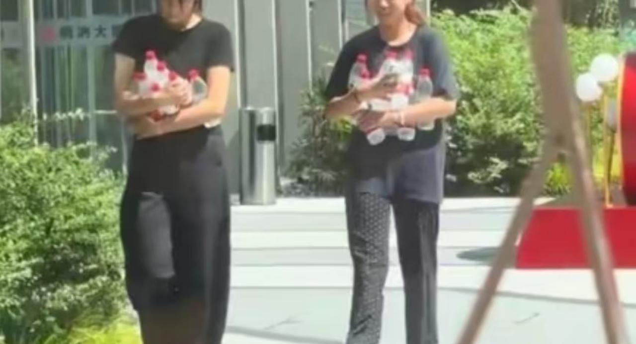骑士爱心冷饮箱，被人零元购了，这也太缺德了吧[石化][石化][石化]