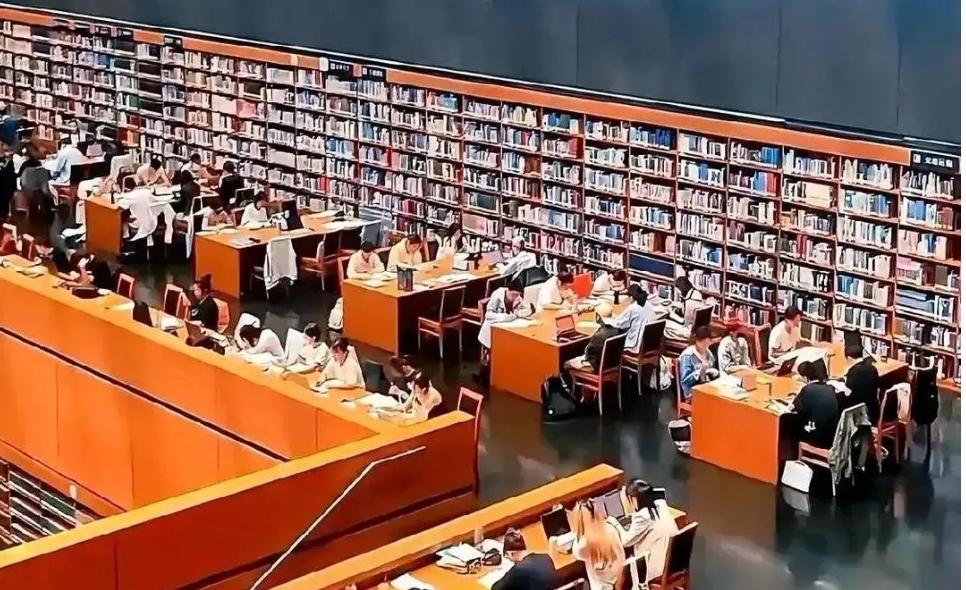 不买卷了，不周测了，家长却更慌了？
最近教育局发了新规定，从2026年开始，中小