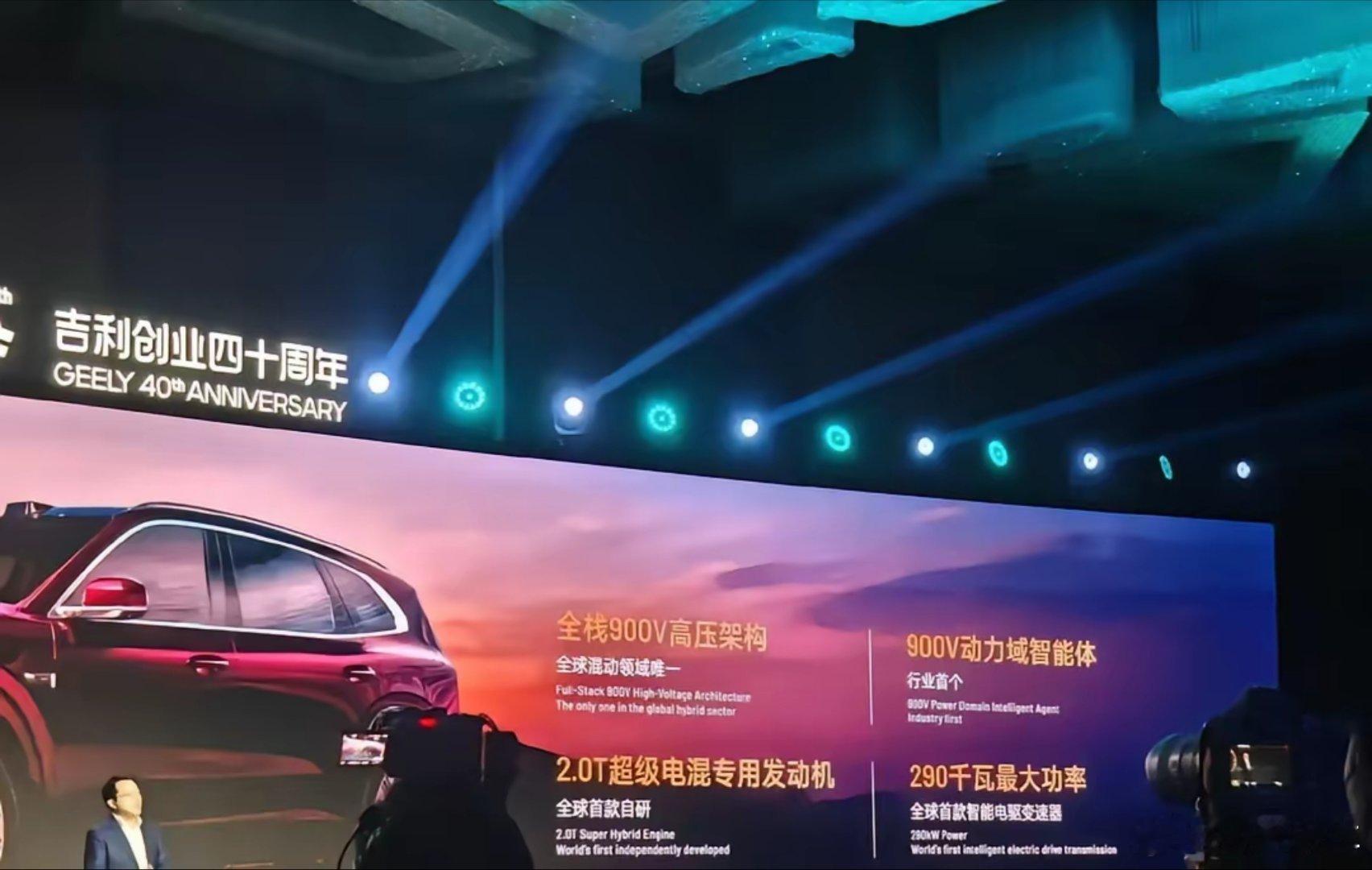 43万起，极氪这个8X的定价一出来，很多人就嘀咕，这不是拿9X的技术往下做的“青