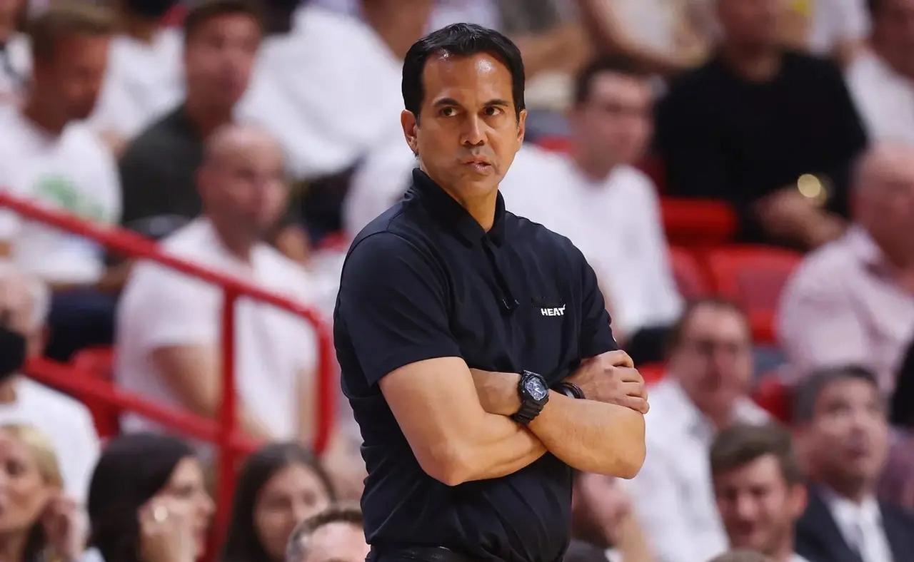 2020-21赛季至今，仅有6队没换过教练。
在NBA，主教练工作也是“高危”职