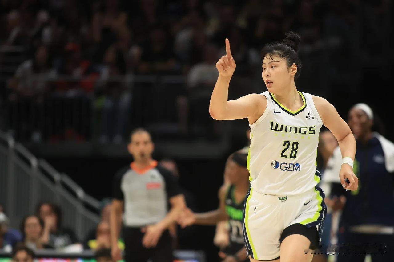 WNBA新高！北京时间8月13日上午，李月汝在飞翼对阵狂热的比赛中迎来里程碑之战