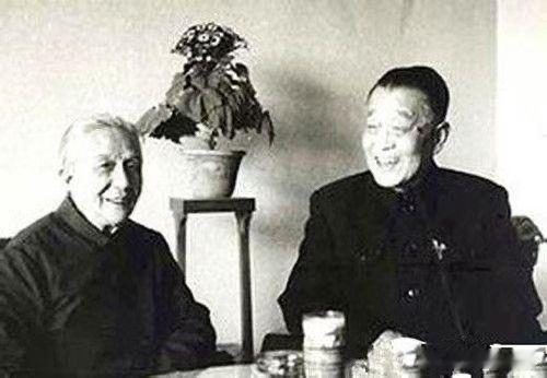 【历史回眸】 1981年，76岁的杜聿明已到弥留之际。郭汝瑰突然凑近问了一句：“