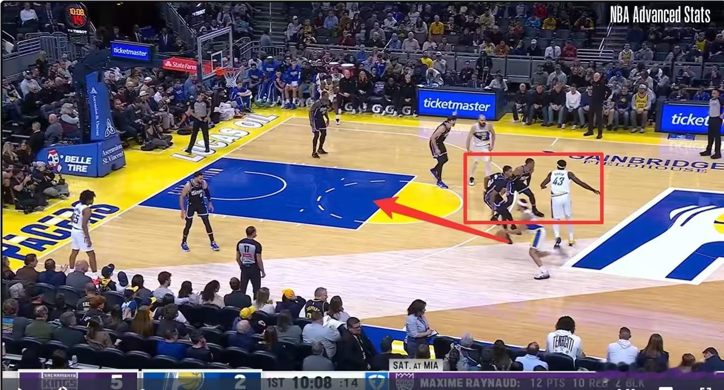 快30场比赛了，不知道为什么这些球员还是在防守时候一头雾水，不知道自己应该干什么