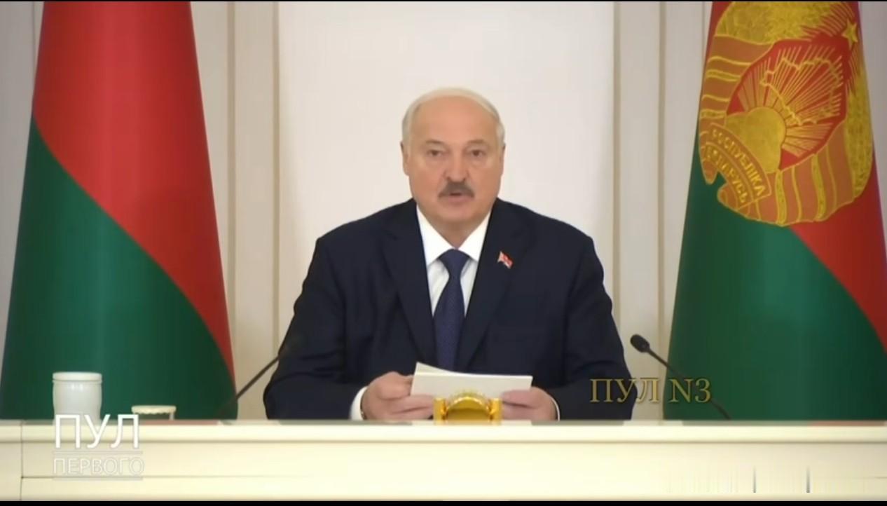 🇧🇾 卢卡申科敦促为可能爆发的战争做好地面作战准备：

“遵照我的指示，我一