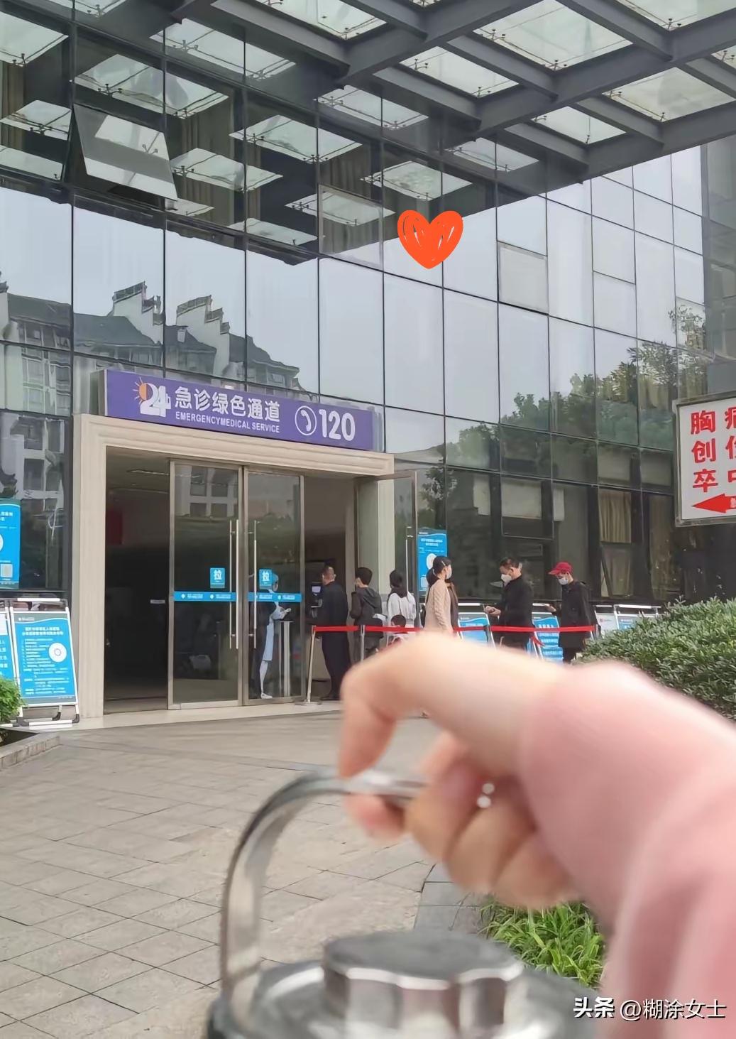 老公当年考上大学，家里没钱供，
是他姑姑卖了牛，给他交的第一年学费，现在姑姑颈椎