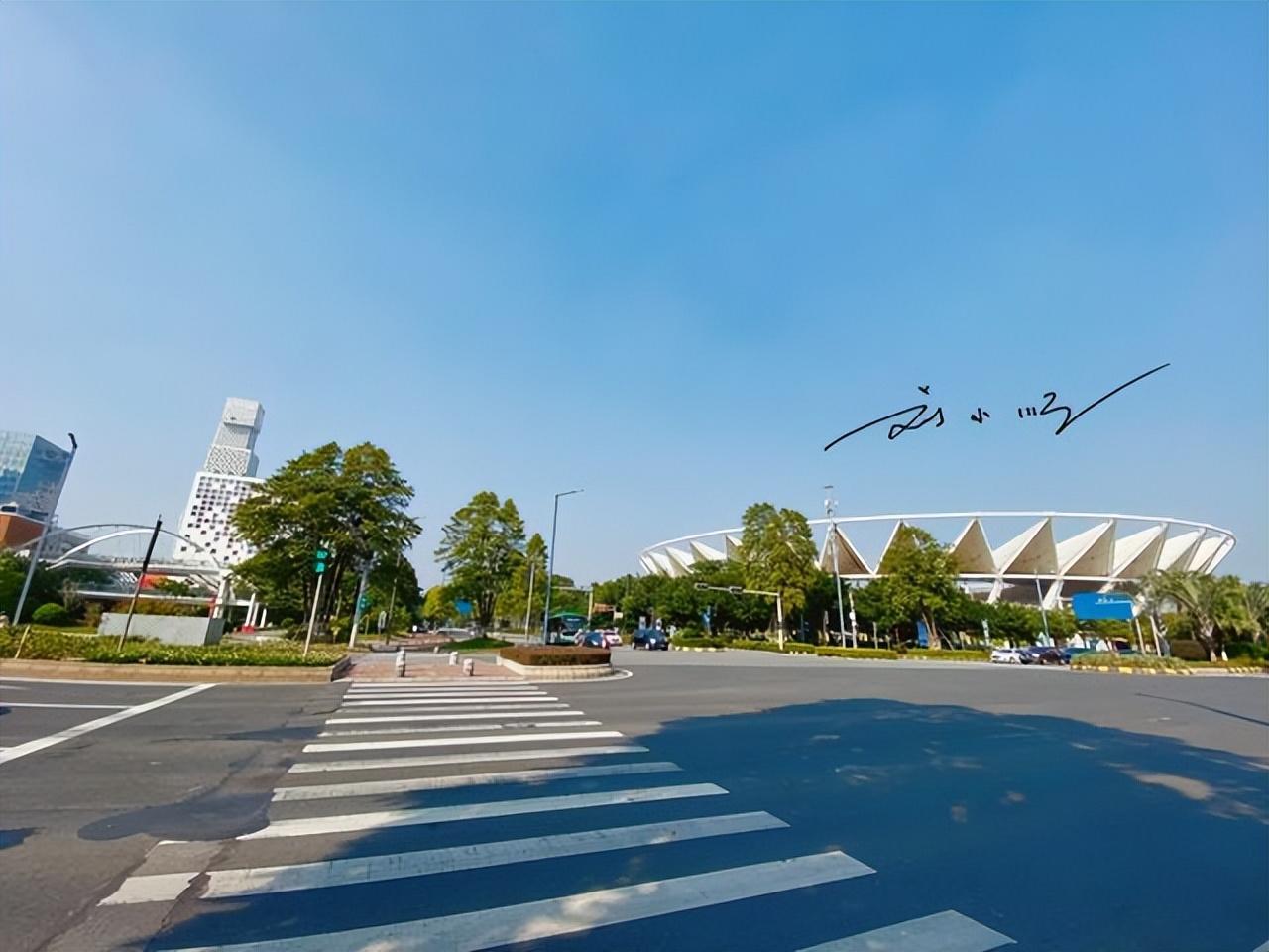 广东“佛山新城”造型奇特的地标建筑，有人觉得好看，有人觉得丑？

众所周知，广东