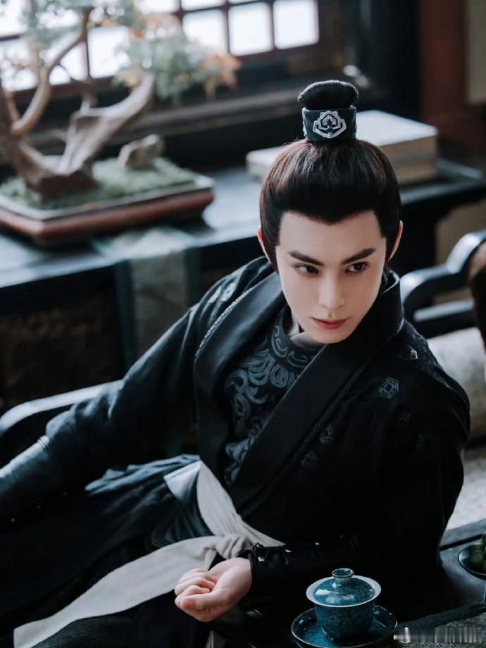 现在十大古言男主影视化角色和明星都🈶了1.谢景行 王鹤棣 2.澹台烬 罗云熙 