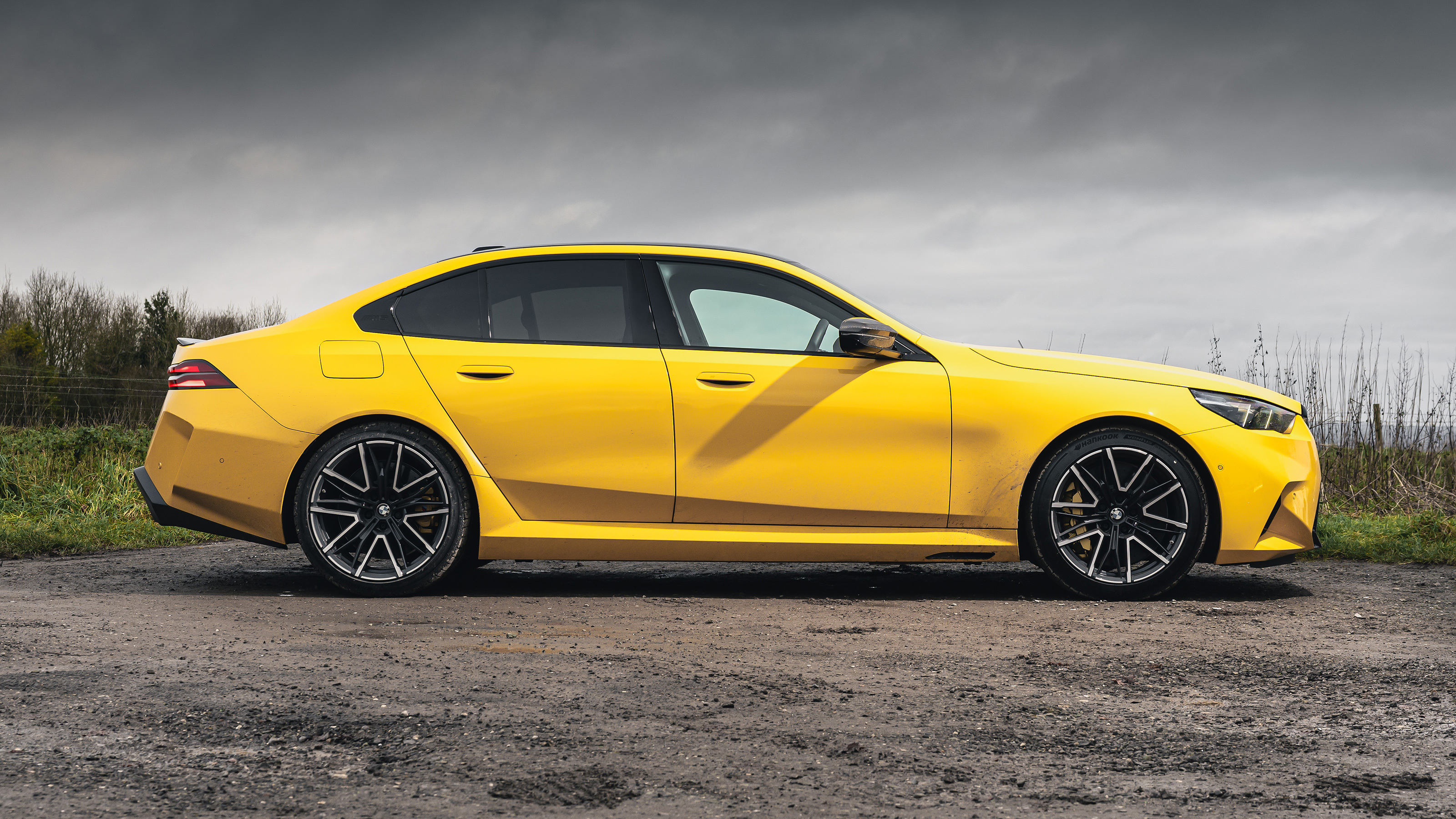 BMW M5 宝马  宝马m5  全新M5是不是首选黄色？这车操控真是绝了！ 