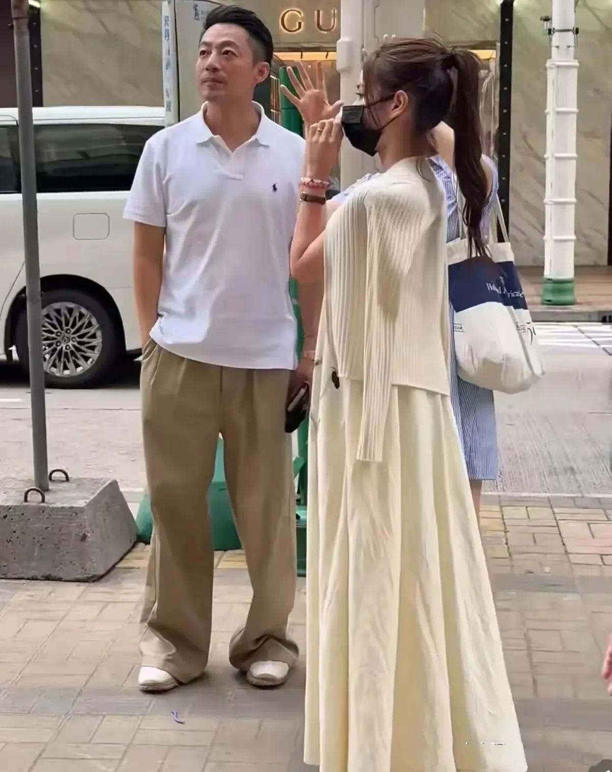 家人们，今天咱们来看看这对恩爱的夫妻！小梅和小汪总匆忙赶回北京，原来是为房子装修