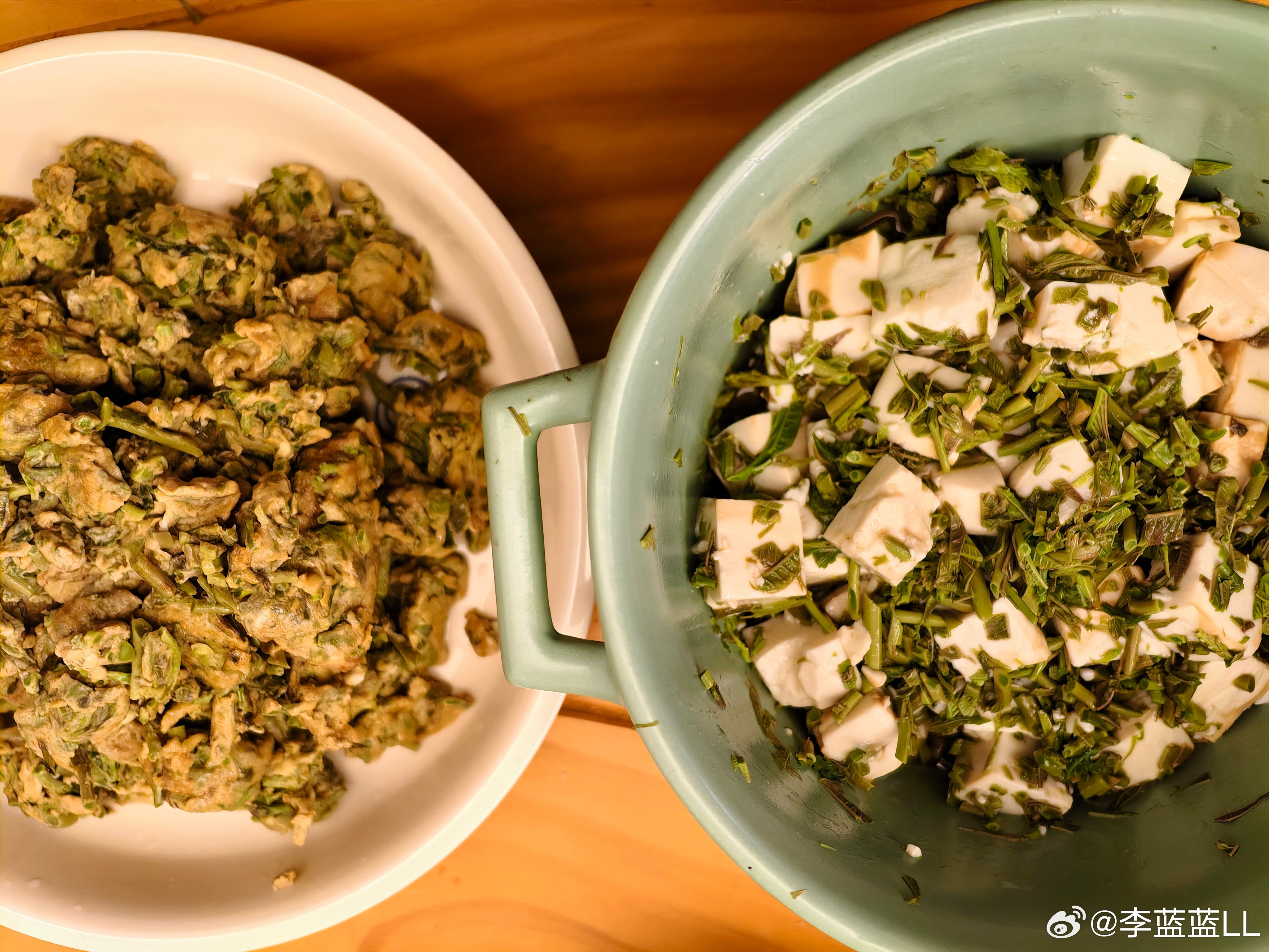 成品来啦！做了香椿炒蛋和香椿拌豆腐。这个菜做出来看起来卖相一般，吃起来真好香啊！