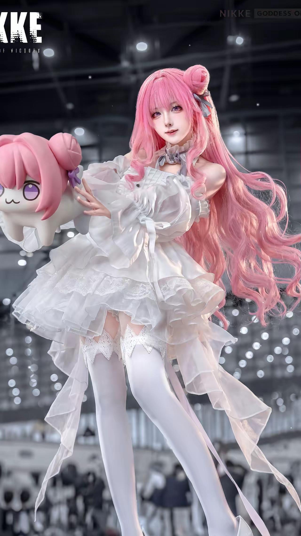 梦幻粉发少女，甜美可爱，仿佛从童话中走出来！🌸💖