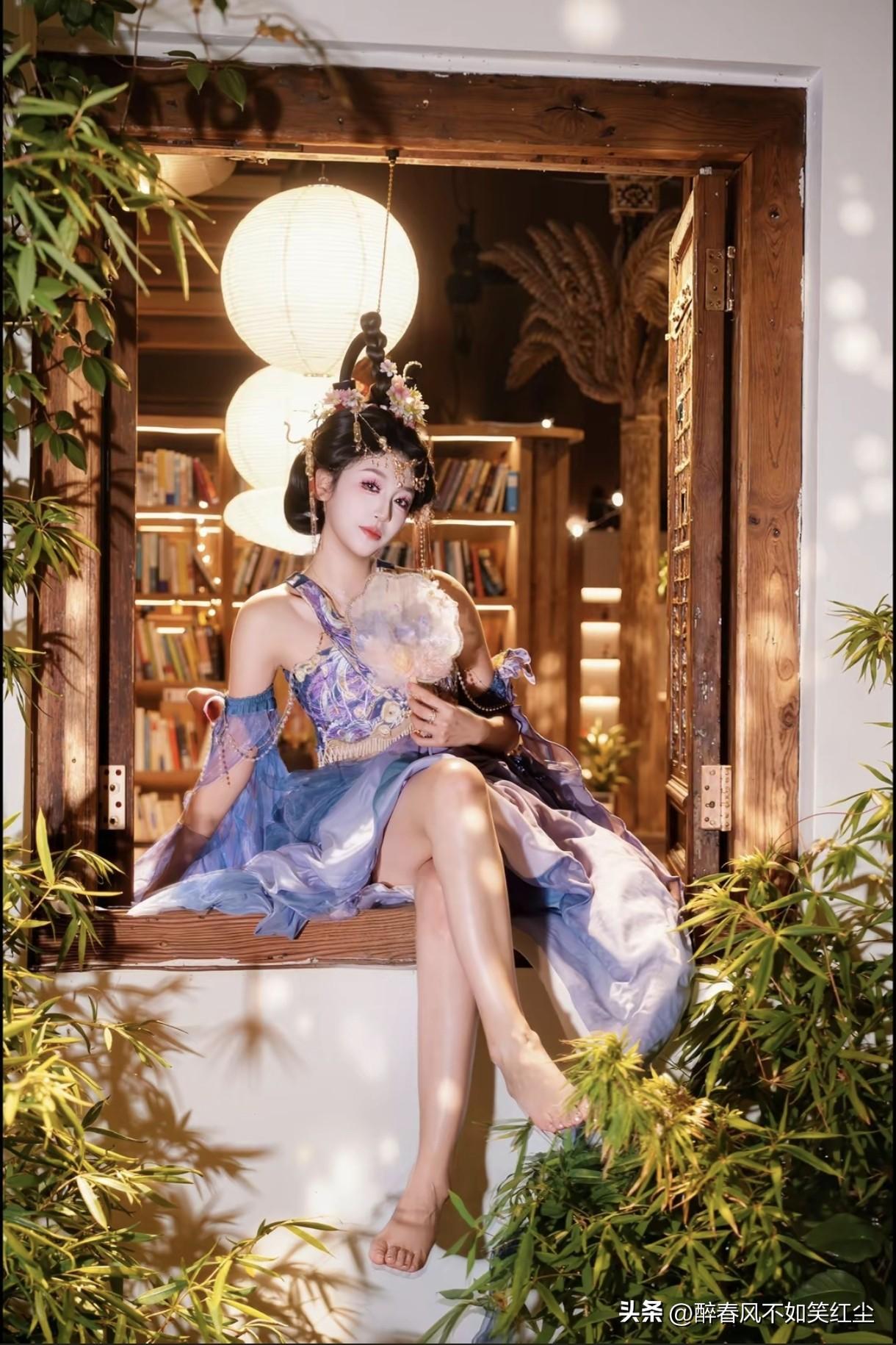 窗前花影动，书香入梦来。花影伴流年 鸟鸣花影 书香熏人醉 窗前书韵 雨落窗前敲雅