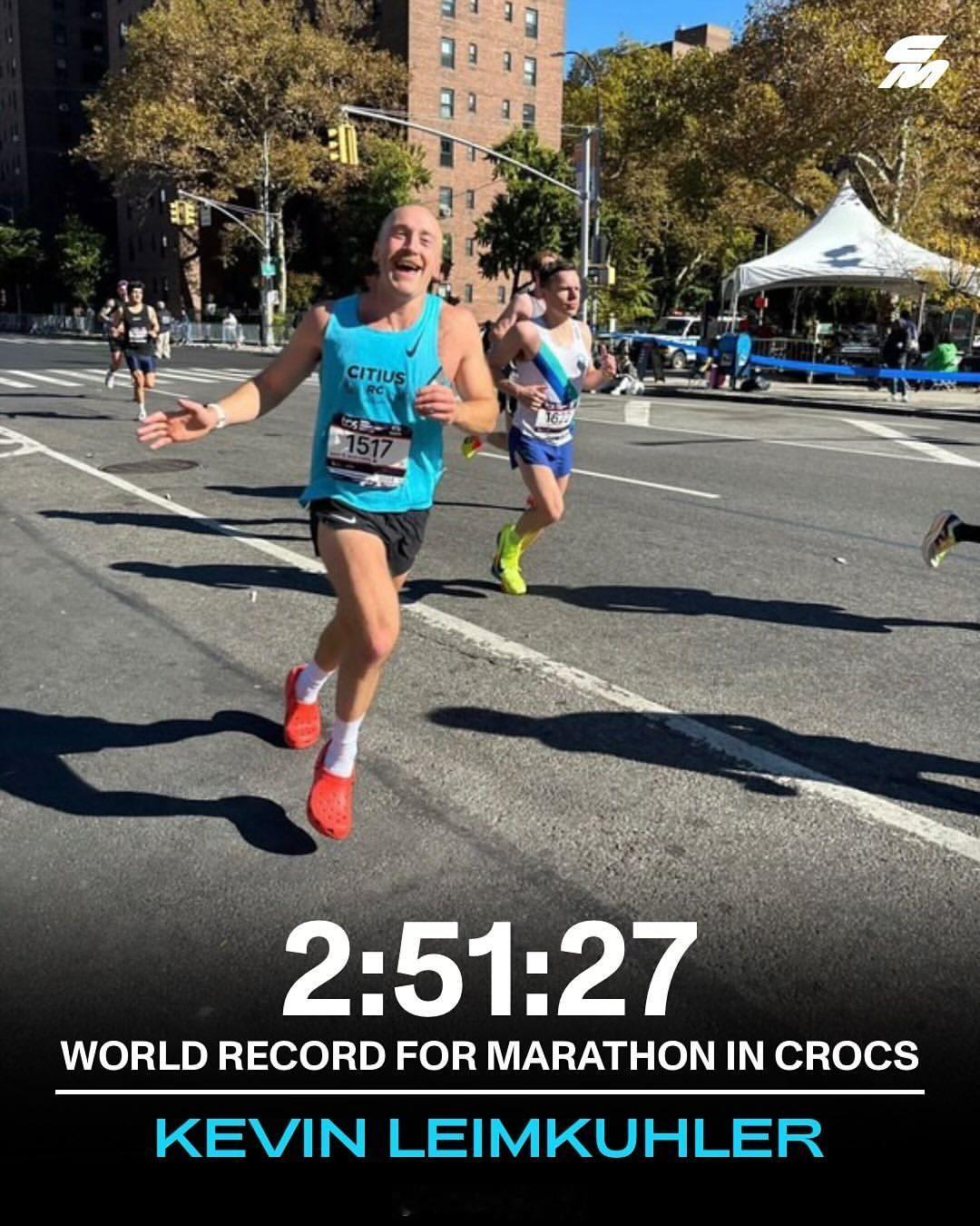 2024纽约马拉松中，Kevin Leimkuhler 穿着洞洞鞋 CROCS 