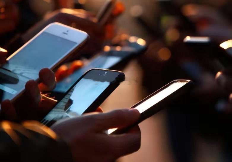 坏消息来了，这次谁也躲不掉！你的钱包又要大出血了。就在下个月，手机价格将迎来史无