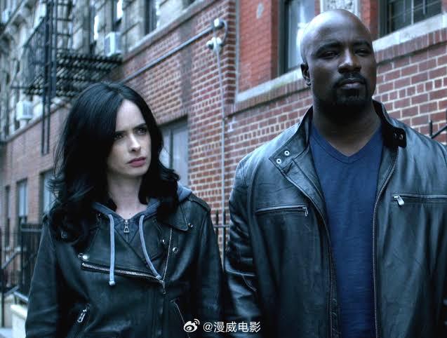 杰西卡·琼斯和卢克·凯奇在漫威电影宇宙中已经是一对已婚夫妇。他们还有一个女儿。J