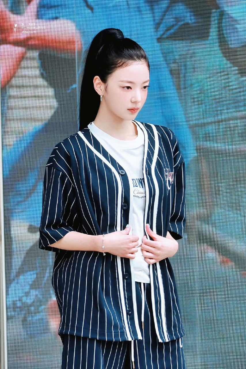 娱乐[超话]Lia活动生图Lia好优越的头骨 妈呀 最适合高马尾的小女孩出现了 