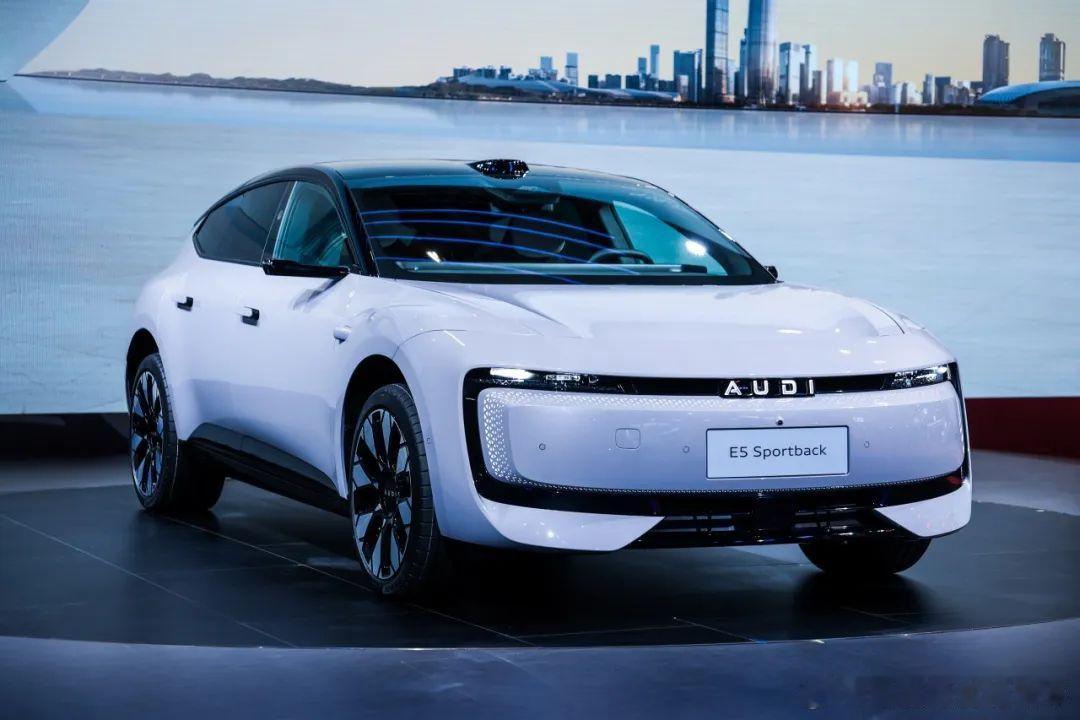 奥迪 E5 Sportback的动力操控配置出炉了，总功率579千瓦，搭配双电机
