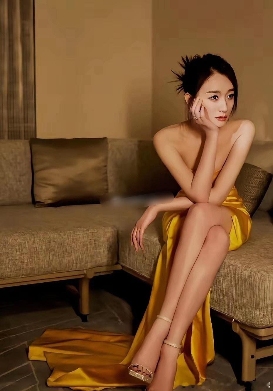 李小冉平时做美甲只做脚，是因为做手不方便打游戏吗？ 