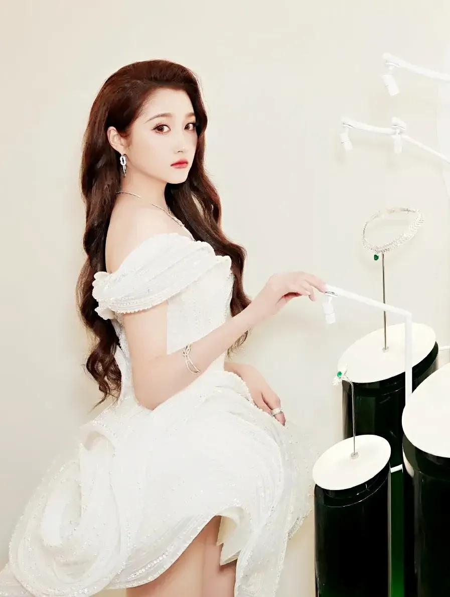 @关晓彤 最新[比心]