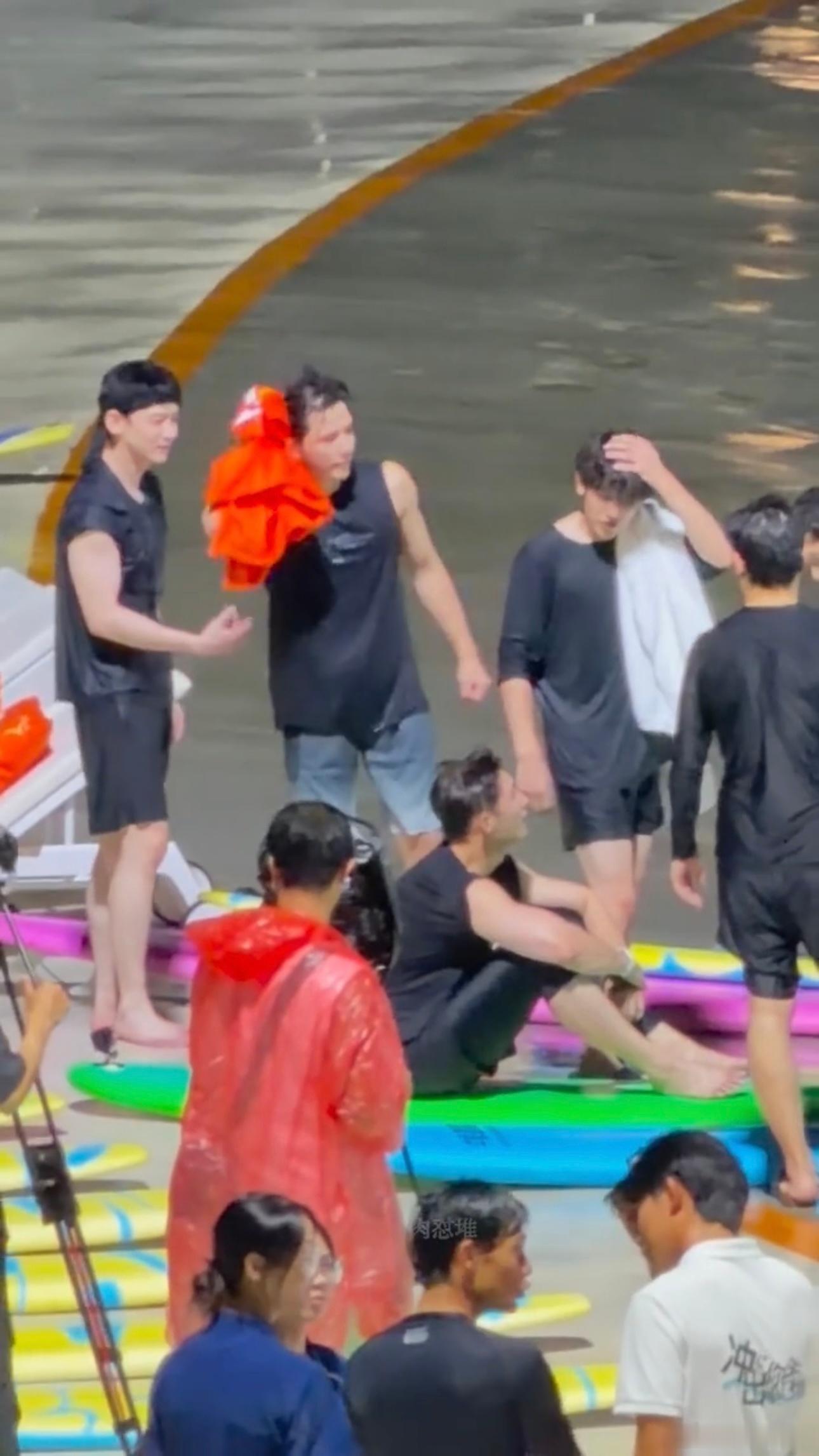 黄景瑜为什么不站起来🐳坐着也遮不住的男友力，为什么不站起来？！我知道我不说