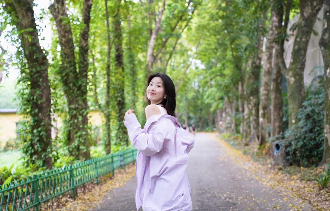 植物园吸氧中🍃🌸
大自然的魅力实在让人着迷
在有绿树 湖水 睡莲🪷 花坛的