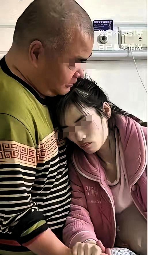 心酸！女儿患癌症晚期，受不了化疗的痛苦，想放弃治疗，最后向爸爸提出说：爸！我想回