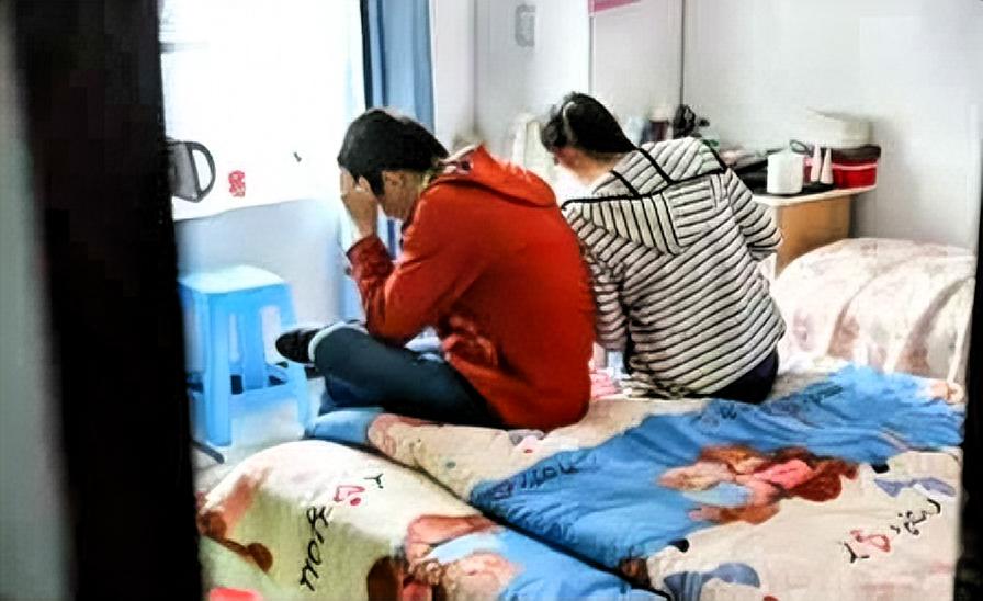 有人说：
“老了就一个人过，不找伴、不搭伙、不结婚，安安静静、清清白白，不给自己