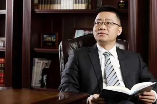 刘文超，西子电梯科技有限公司总裁兼总工程师，突然跳楼自杀了，也只有54岁啊！
关