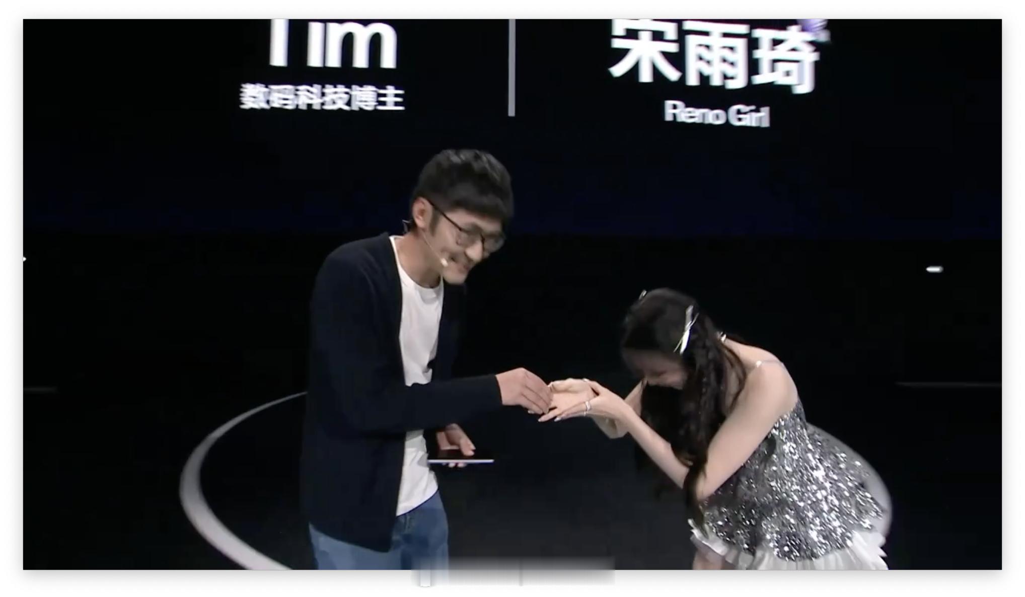 哈哈哈哈哈哈哈哈哈哈哈哈哈哈哈 Tim 和宋雨琦这个握手[允悲] 