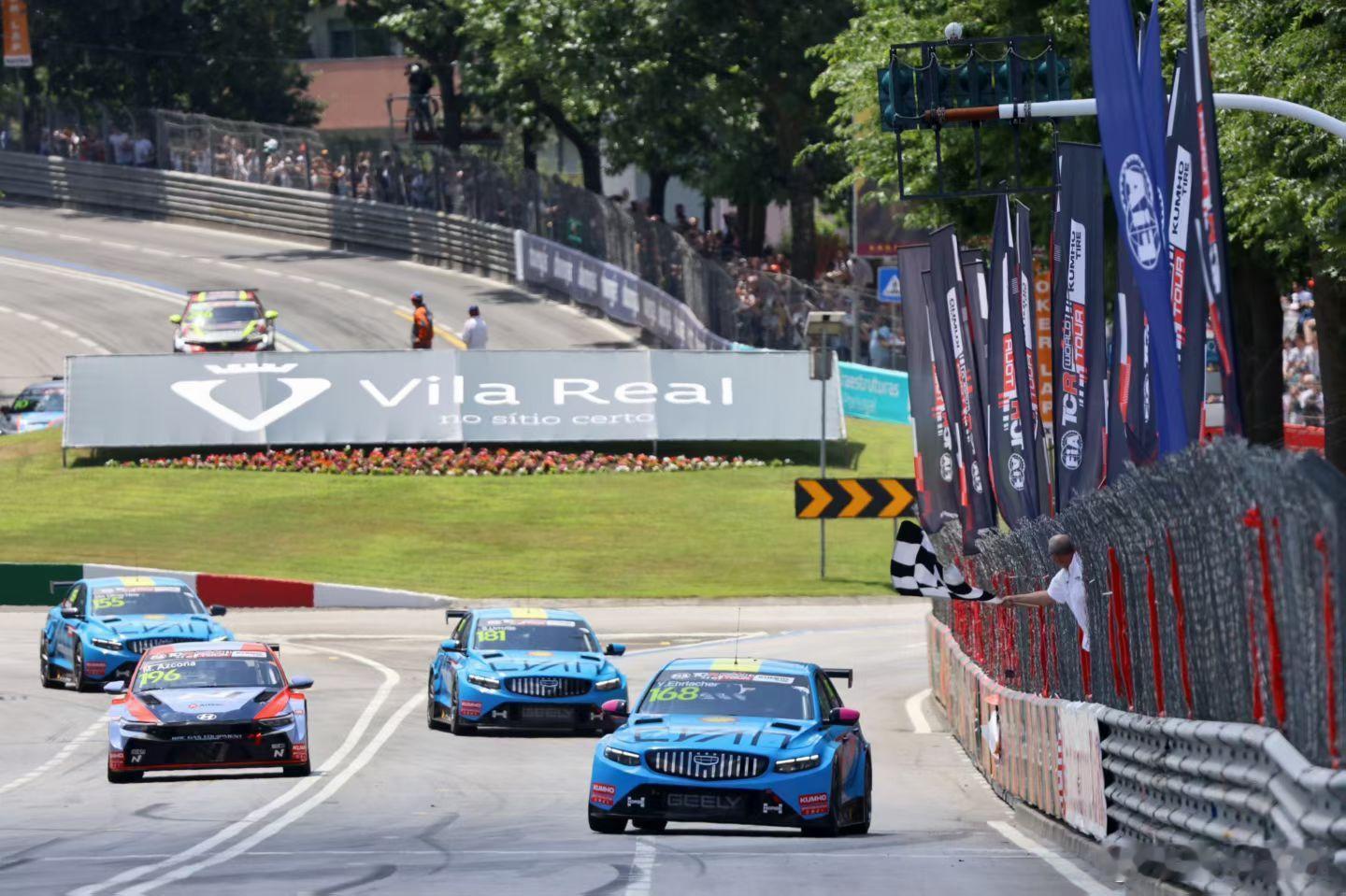 小扬，好样的。吉利中国星车队再下一城🏆扬·埃赫拉舍葡萄牙站首回合荣耀夺冠！真正
